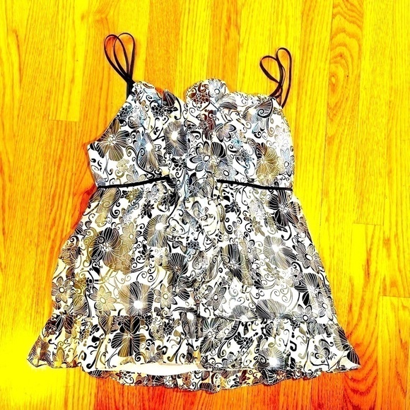 ARDEN B. Pure 100% silk ruffle tank top​ - Picture 1 of 8